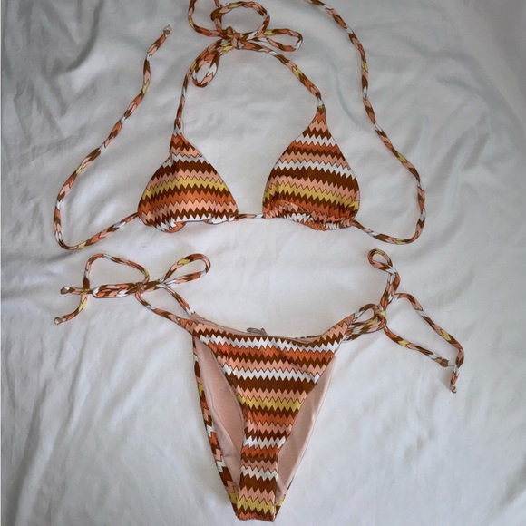 🟡 Dippin' Daisy's Mia Tie Bikini Groovy Stripe - Picture 4 of 8